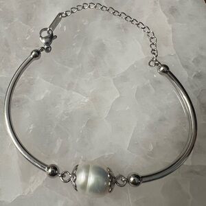 Brand New. Handmade Elegant Silver Pearl Bracelet